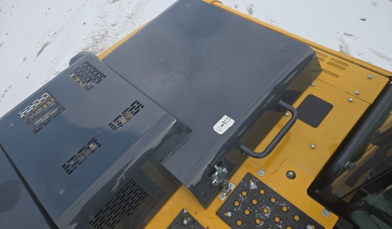 
								2022 John Deere 200G full									
