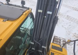 
										2022 John Deere 200G full									