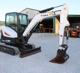 
										2021 BOBCAT E35 full									